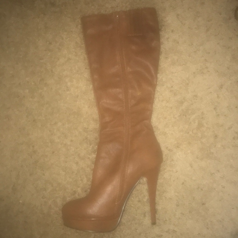 Never before worn size 6 Frye  leather boots